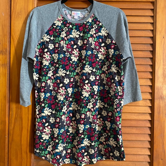 LuLaRoe Tops - Lularoe Randy floral top